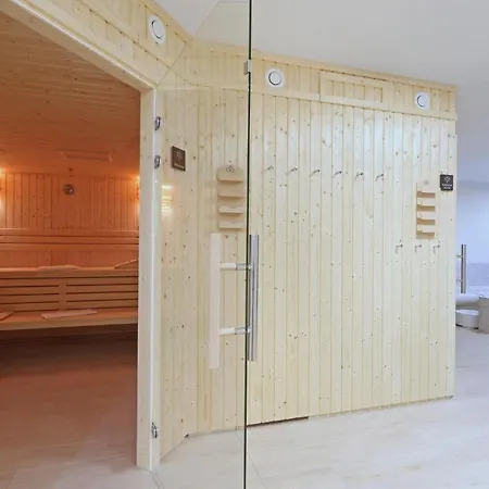 Baltischer Hof 10 *